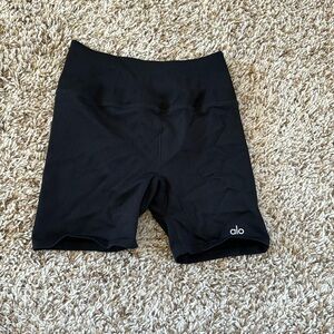 Alo ribbed bike shorts-never worn
